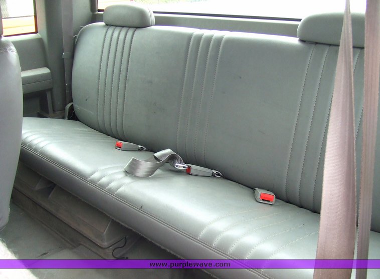 image for item 7099 2000 GMC Sierra C2500 club cab pickup