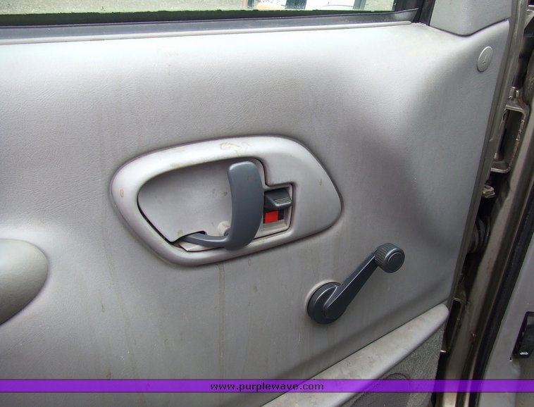 image for item 7099 2000 GMC Sierra C2500 club cab pickup