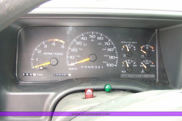 image for item 7099 2000 GMC Sierra C2500 club cab pickup