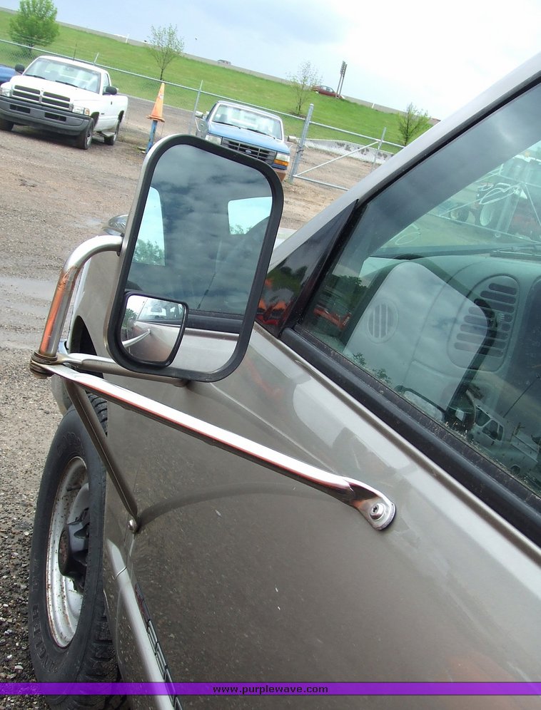 image for item 7099 2000 GMC Sierra C2500 club cab pickup