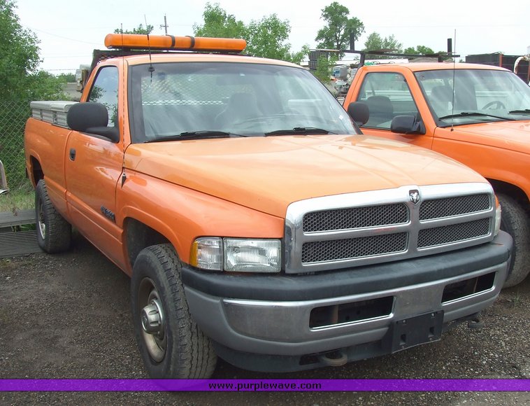 image for item 7100 2001 Dodge Ram 2500 pickup