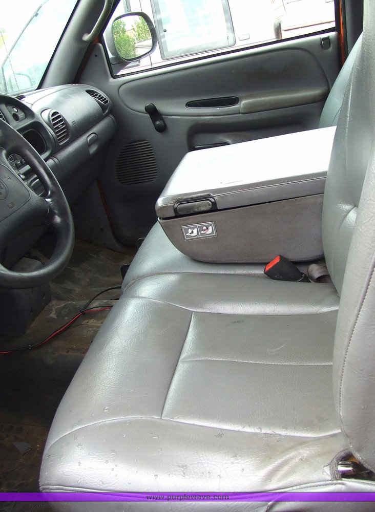 image for item 7100 2001 Dodge Ram 2500 pickup