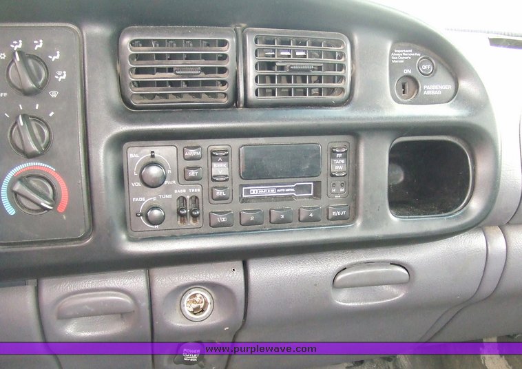 image for item 7100 2001 Dodge Ram 2500 pickup