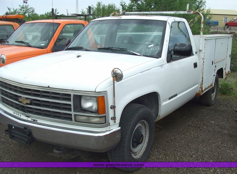 image for item 7101 1992 Chevrolet C2500 utility bed pickup