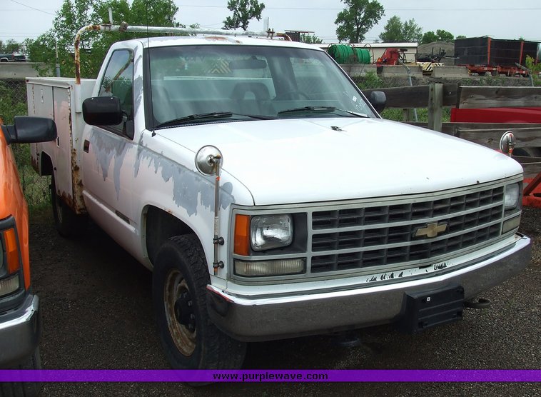 image for item 7101 1992 Chevrolet C2500 utility bed pickup