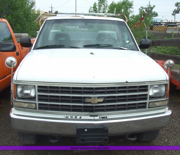 image for item 7101 1992 Chevrolet C2500 utility bed pickup