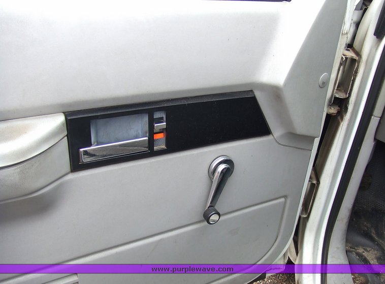 image for item 7101 1992 Chevrolet C2500 utility bed pickup