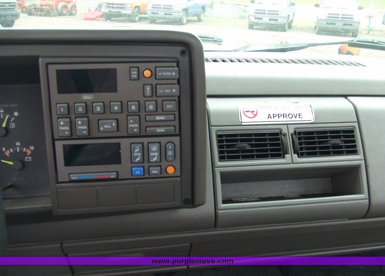 image for item 7101 1992 Chevrolet C2500 utility bed pickup