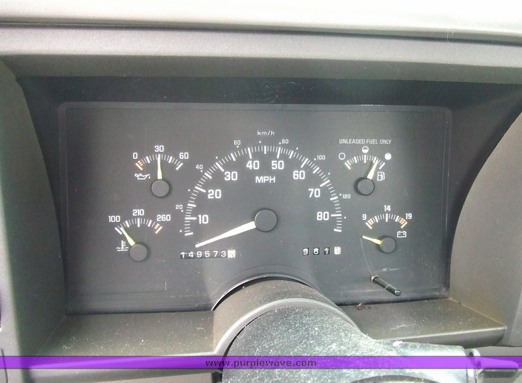 image for item 7101 1992 Chevrolet C2500 utility bed pickup