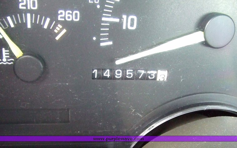 image for item 7101 1992 Chevrolet C2500 utility bed pickup