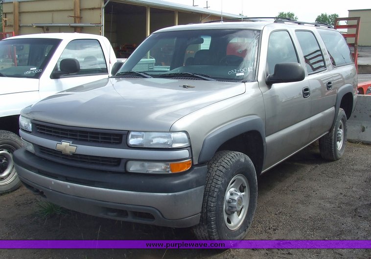 image for item 7103 2002 Chevrolet K2500 Suburban