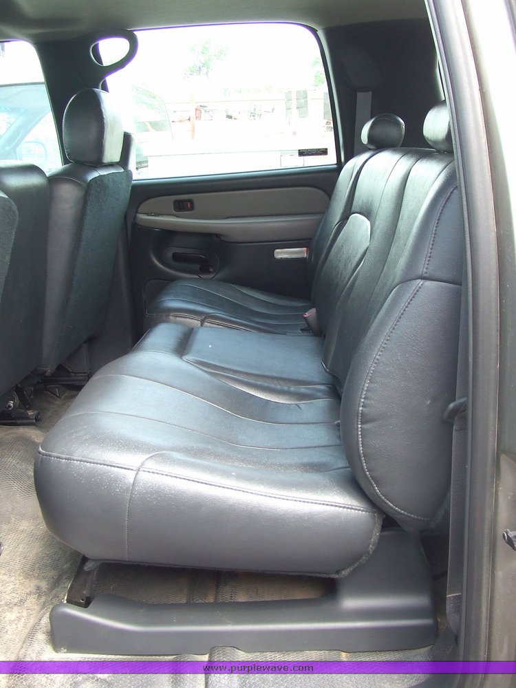 image for item 7103 2002 Chevrolet K2500 Suburban