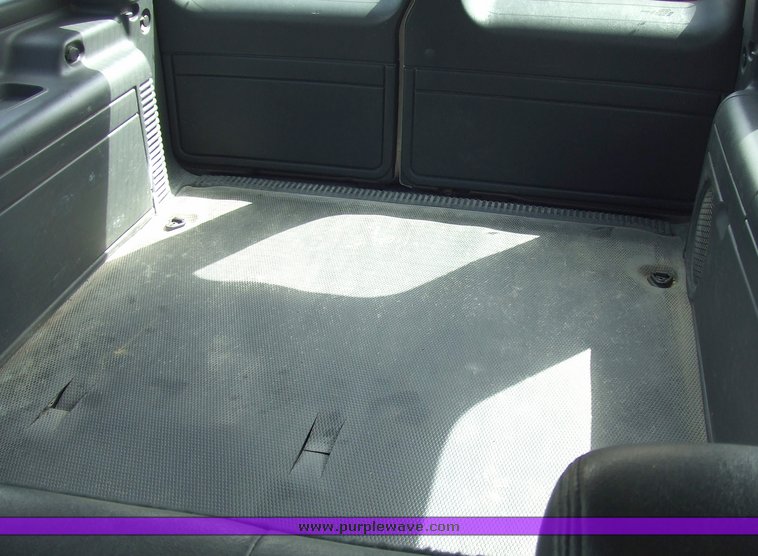 image for item 7103 2002 Chevrolet K2500 Suburban