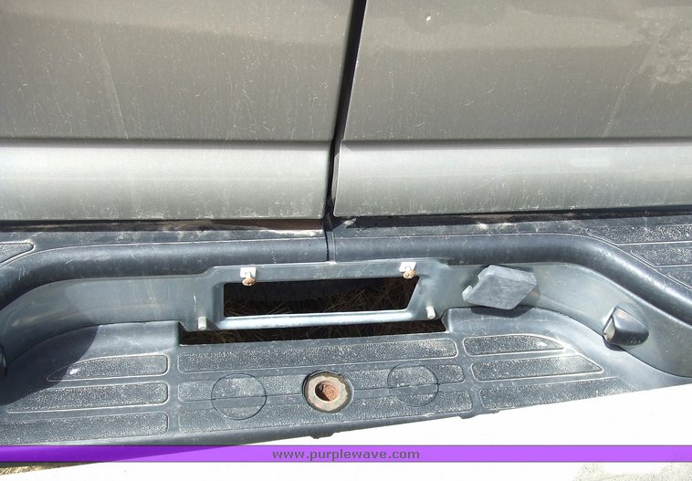 image for item 7103 2002 Chevrolet K2500 Suburban