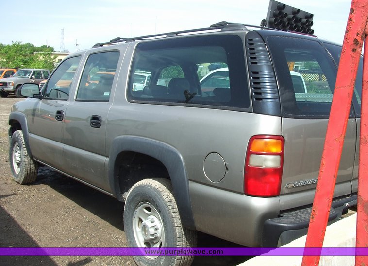 image for item 7103 2002 Chevrolet K2500 Suburban