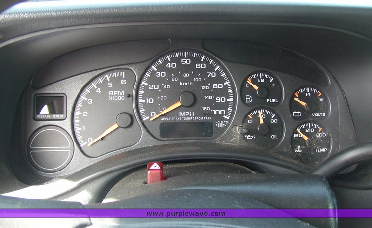 image for item 7103 2002 Chevrolet K2500 Suburban