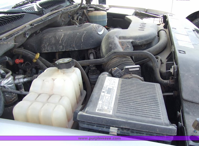 image for item 7103 2002 Chevrolet K2500 Suburban