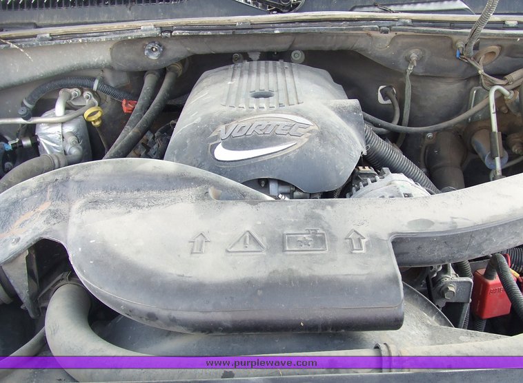 image for item 7103 2002 Chevrolet K2500 Suburban