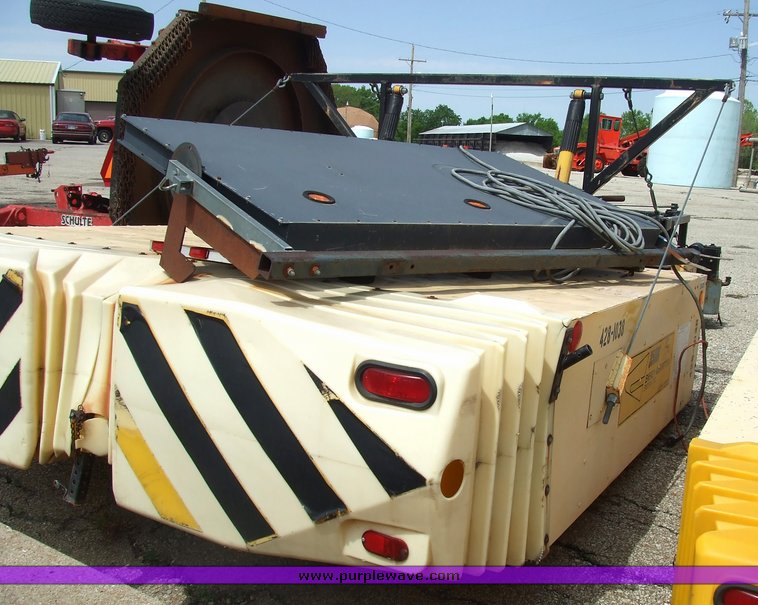 image for item 7104 1997 Enabs truck mounted energy absorption crash attenuator