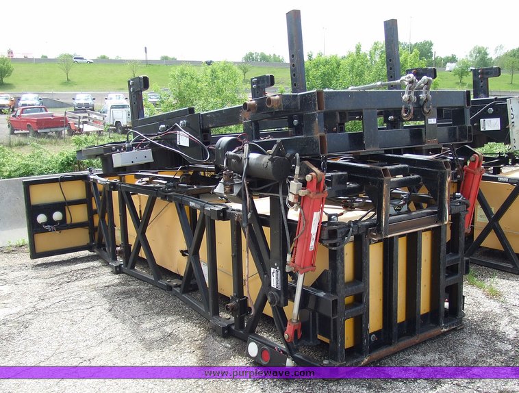 image for item 7105 1999 Enabs truck mounted energy absorption crash attenuator