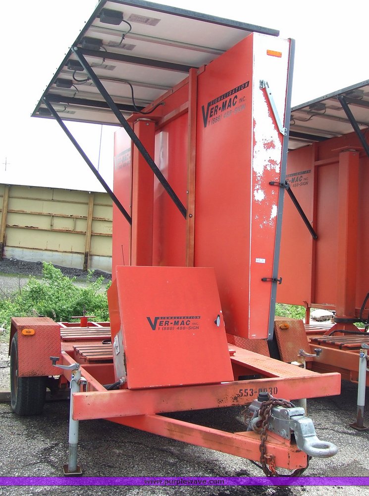 image for item 7110 2000 Ver-mac trailer-mounted variable message board