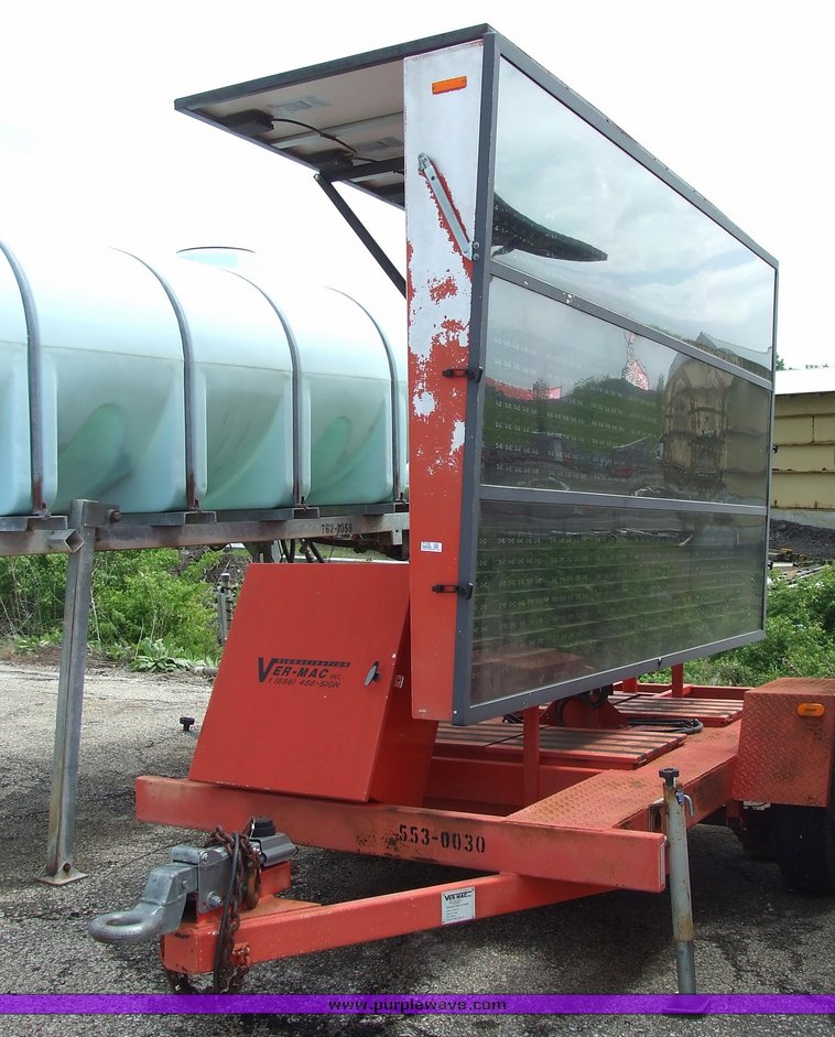 image for item 7110 2000 Ver-mac trailer-mounted variable message board