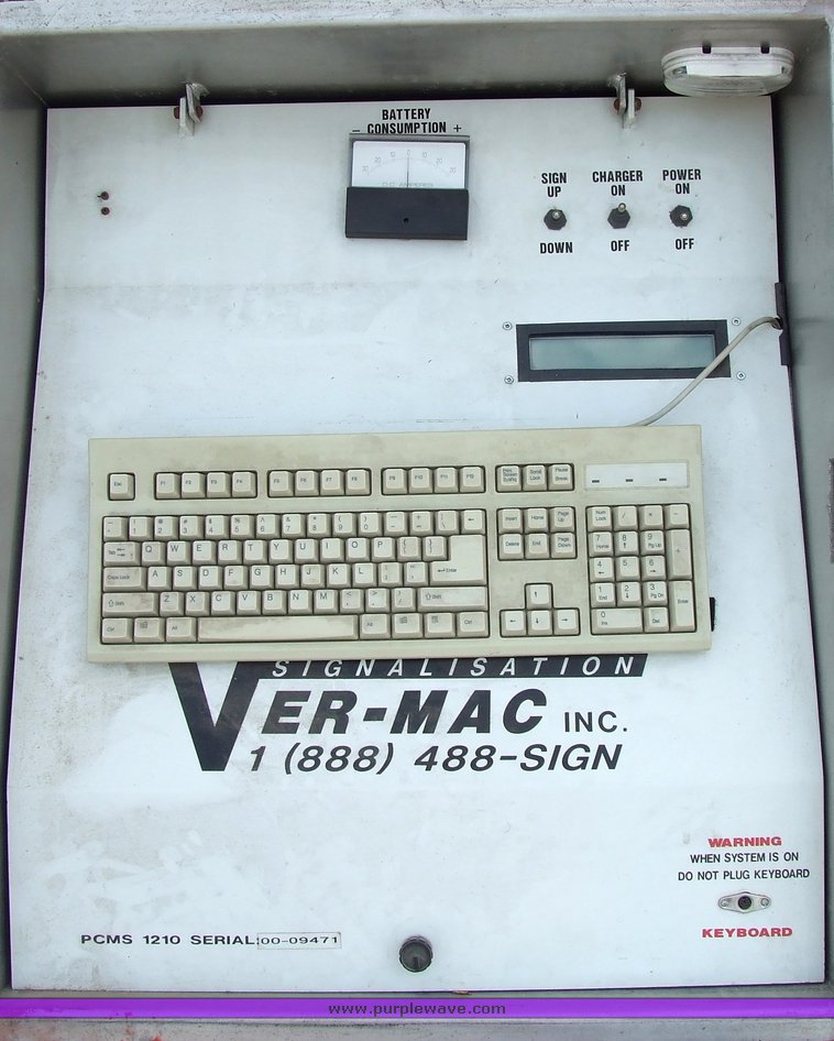 image for item 7110 2000 Ver-mac trailer-mounted variable message board