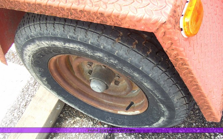 image for item 7110 2000 Ver-mac trailer-mounted variable message board