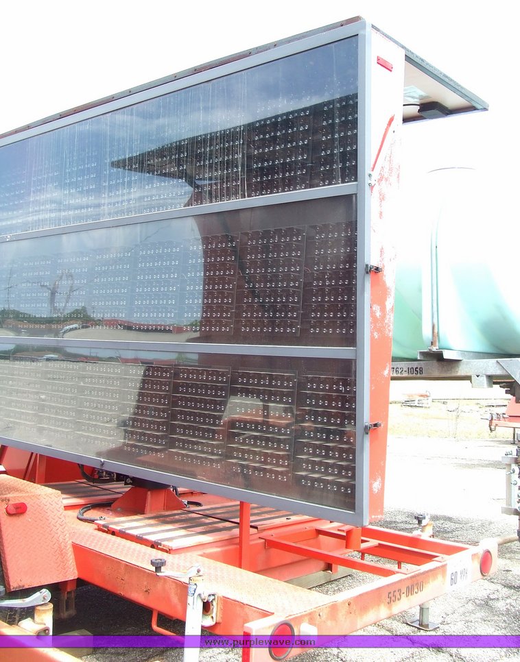 image for item 7110 2000 Ver-mac trailer-mounted variable message board