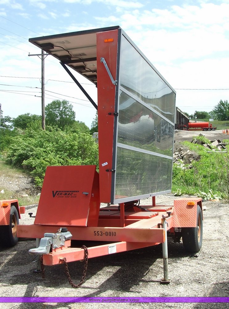 image for item 7113 2000 Ver-Mac trailer-mounted variable message board