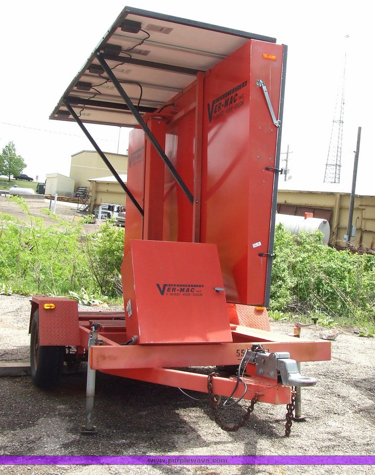 image for item 7113 2000 Ver-Mac trailer-mounted variable message board