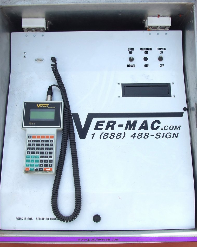 image for item 7113 2000 Ver-Mac trailer-mounted variable message board