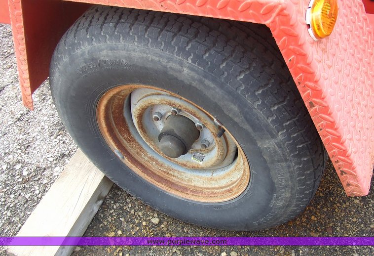 image for item 7113 2000 Ver-Mac trailer-mounted variable message board