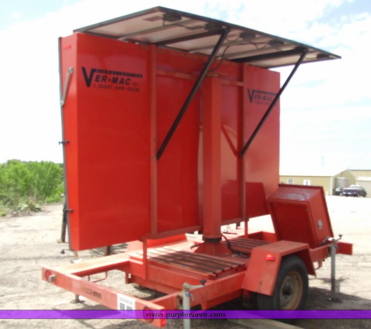 image for item 7113 2000 Ver-Mac trailer-mounted variable message board
