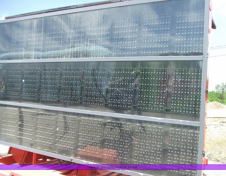 image for item 7113 2000 Ver-Mac trailer-mounted variable message board