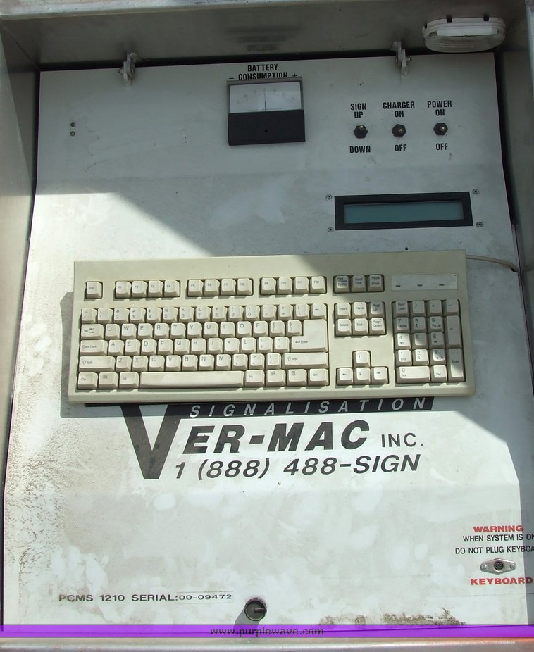image for item 7114 2000 Ver-Mac trailer-mounted variable message board