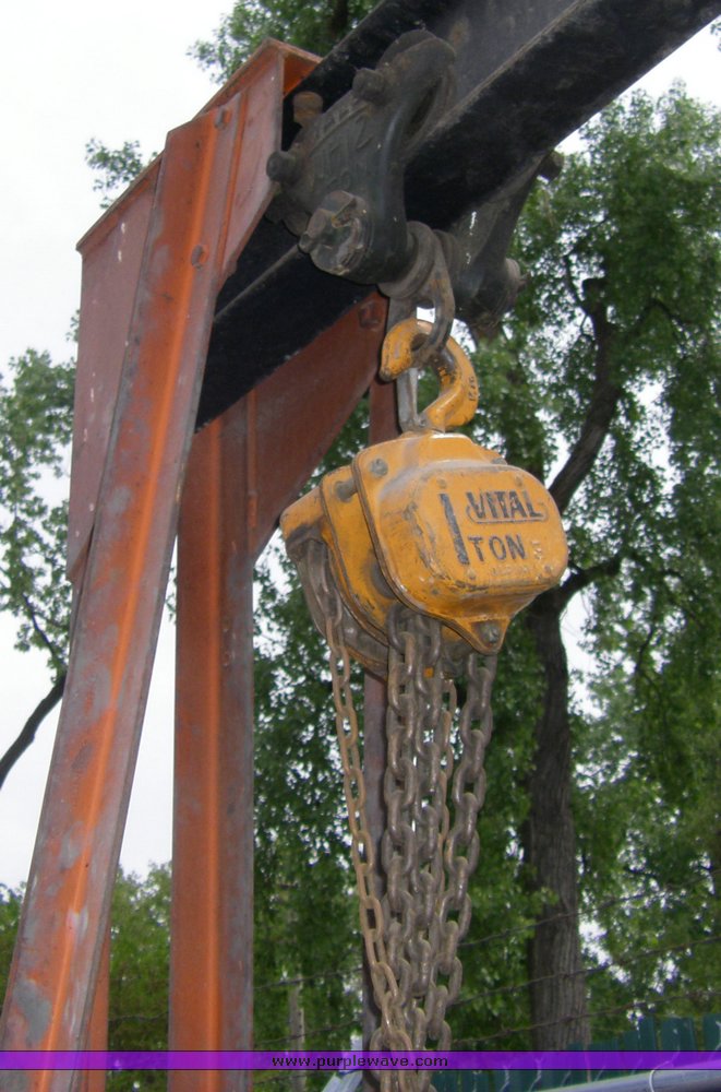 image for item 1002 A-frame engine hoist