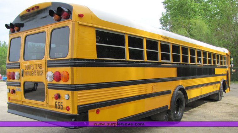 image for item 3116 2001 Thomas 83 passenger school bus