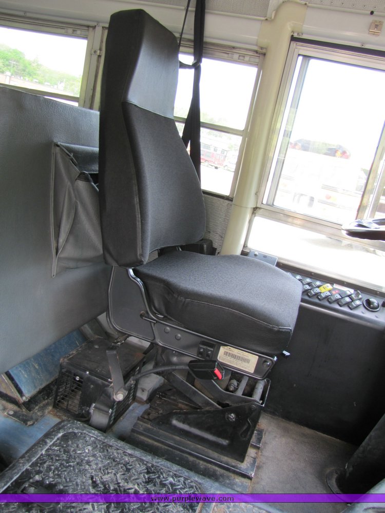 image for item 3116 2001 Thomas 83 passenger school bus