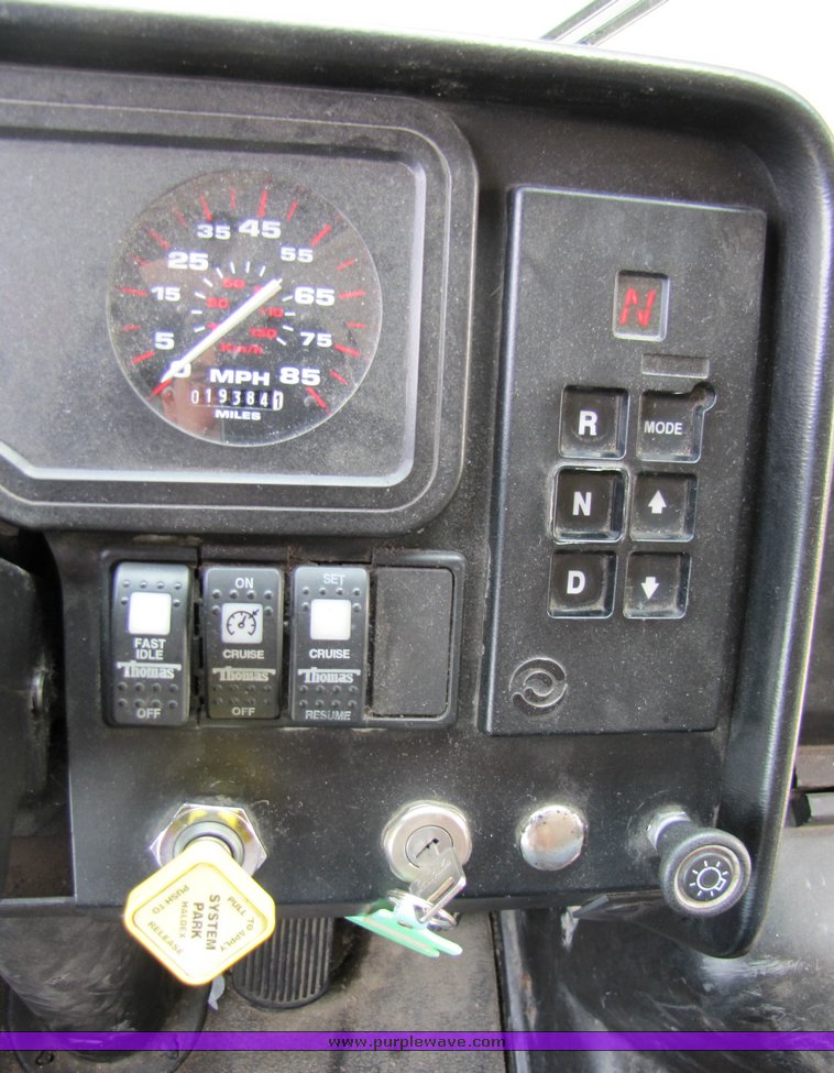 image for item 3116 2001 Thomas 83 passenger school bus