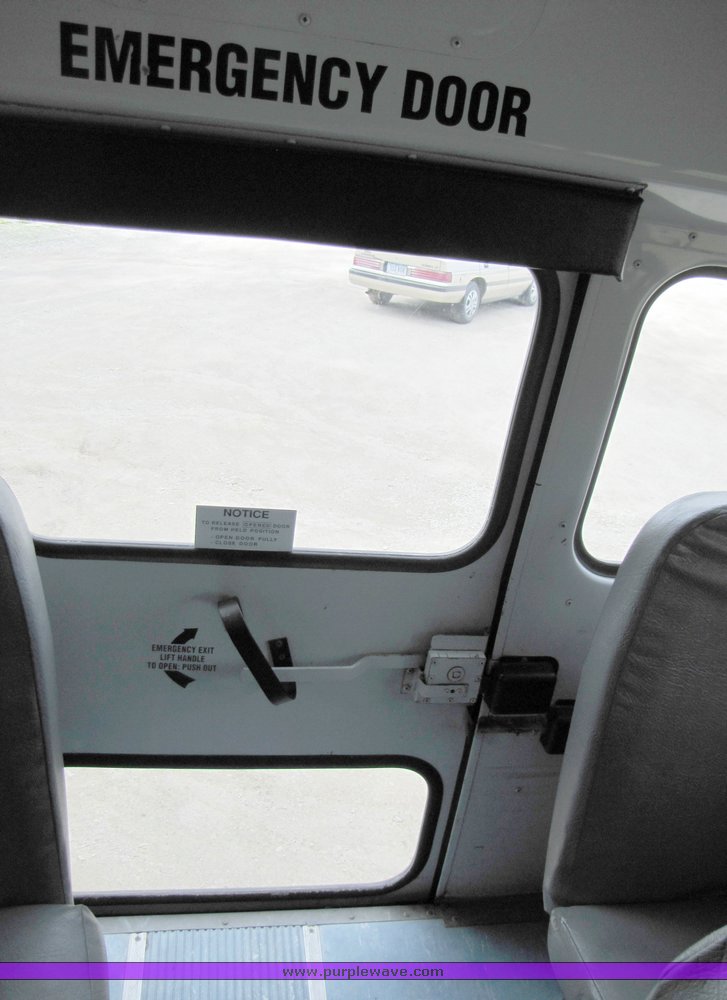 image for item 3116 2001 Thomas 83 passenger school bus