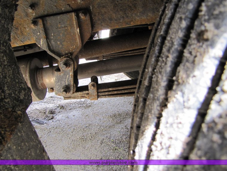 image for item 3116 2001 Thomas 83 passenger school bus