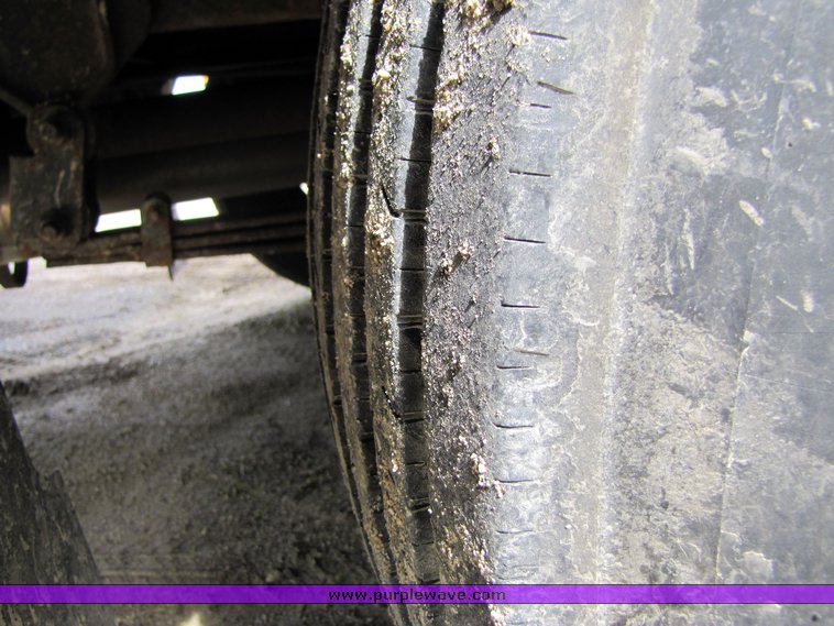 image for item 3116 2001 Thomas 83 passenger school bus