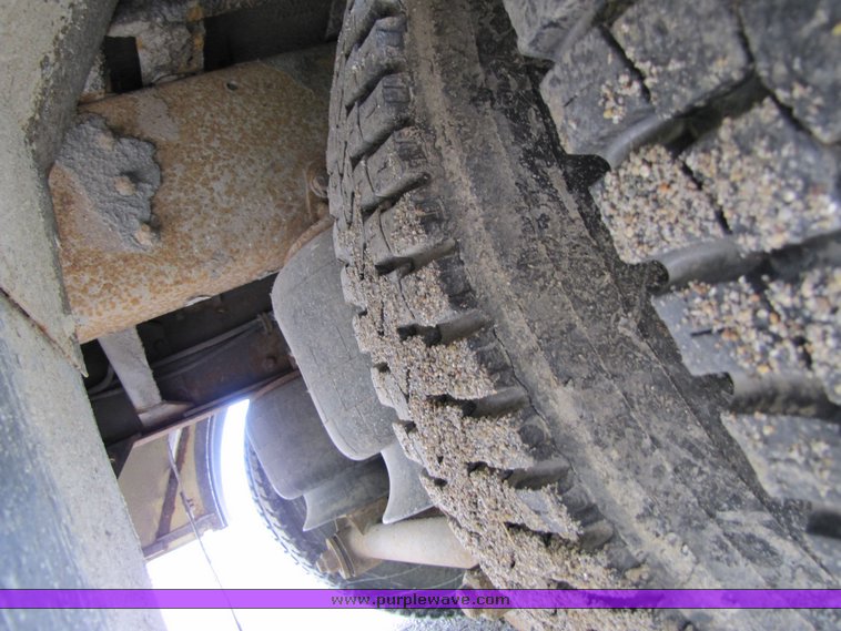 image for item 3116 2001 Thomas 83 passenger school bus