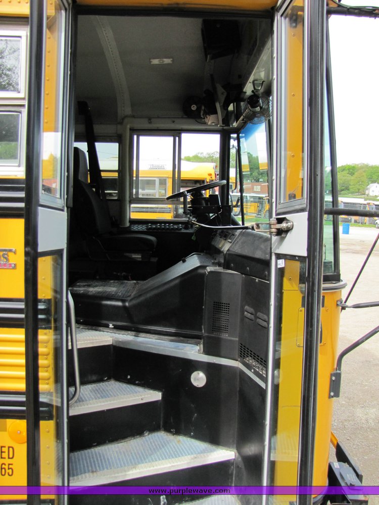 image for item 3117 2001 Thomas 65 passenger school bus