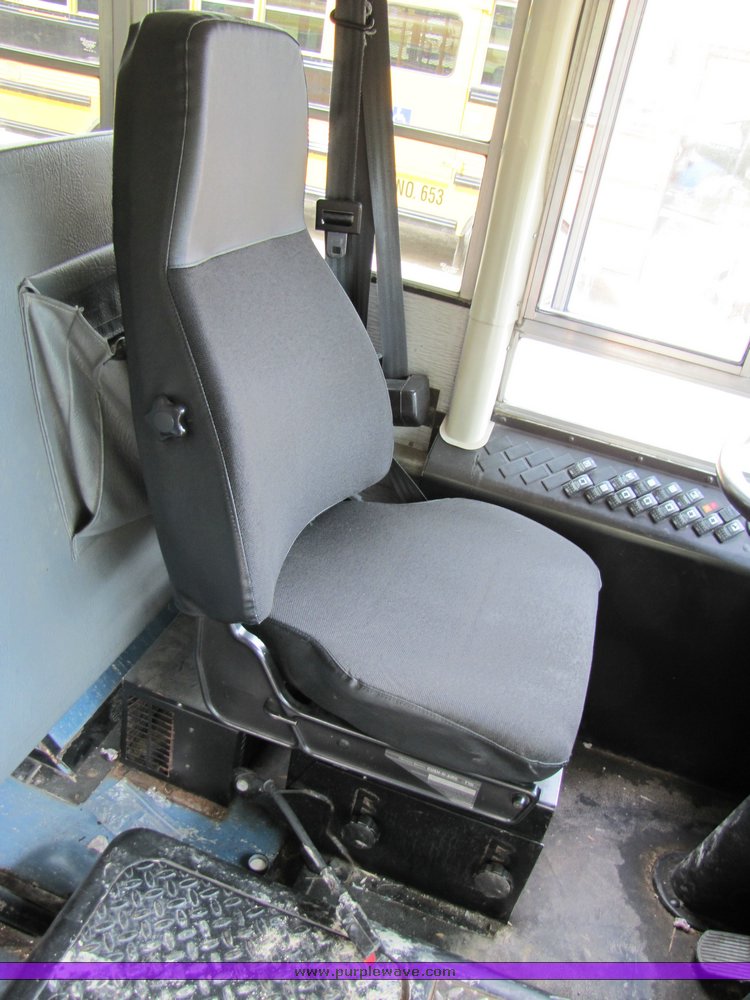 image for item 3117 2001 Thomas 65 passenger school bus