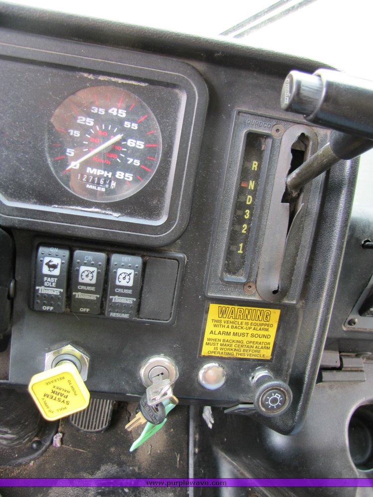 image for item 3117 2001 Thomas 65 passenger school bus