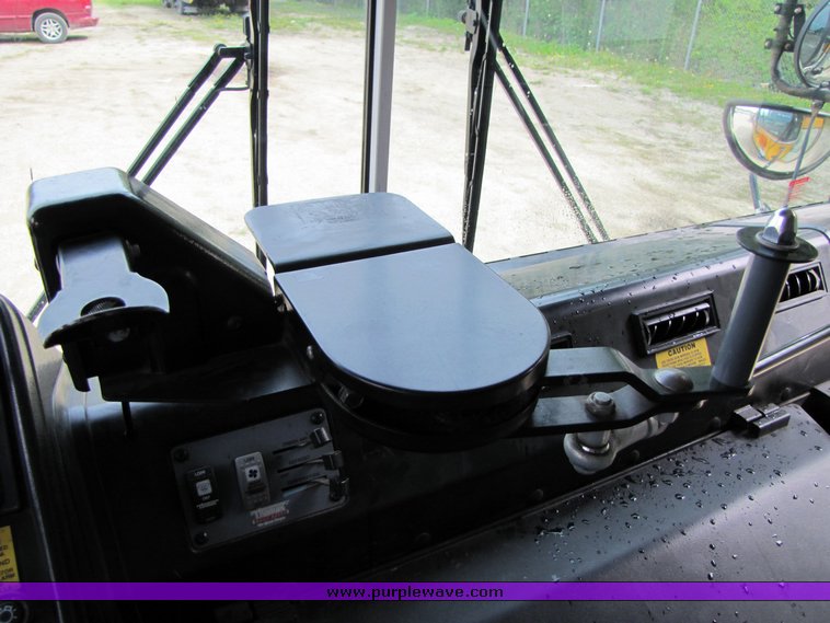 image for item 3117 2001 Thomas 65 passenger school bus