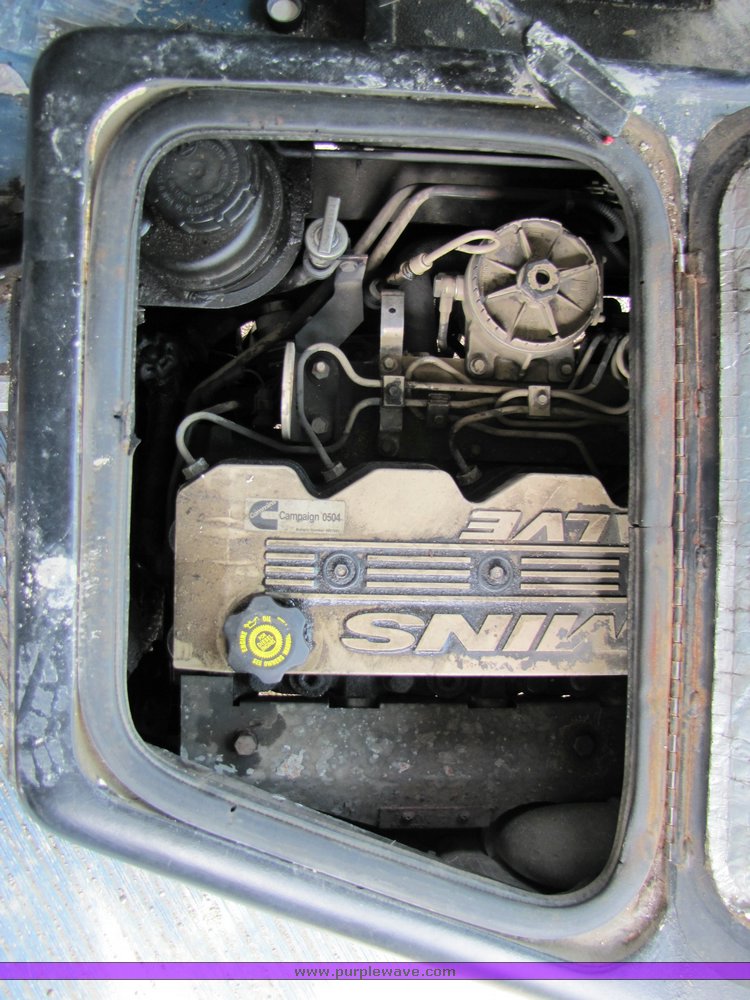 image for item 3117 2001 Thomas 65 passenger school bus