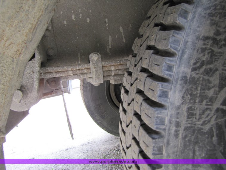 image for item 3117 2001 Thomas 65 passenger school bus